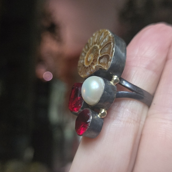 Ammonite garnet & pearl gemstone sterling rhodium & gold Ring sz7.5 - Picture 9 of 9